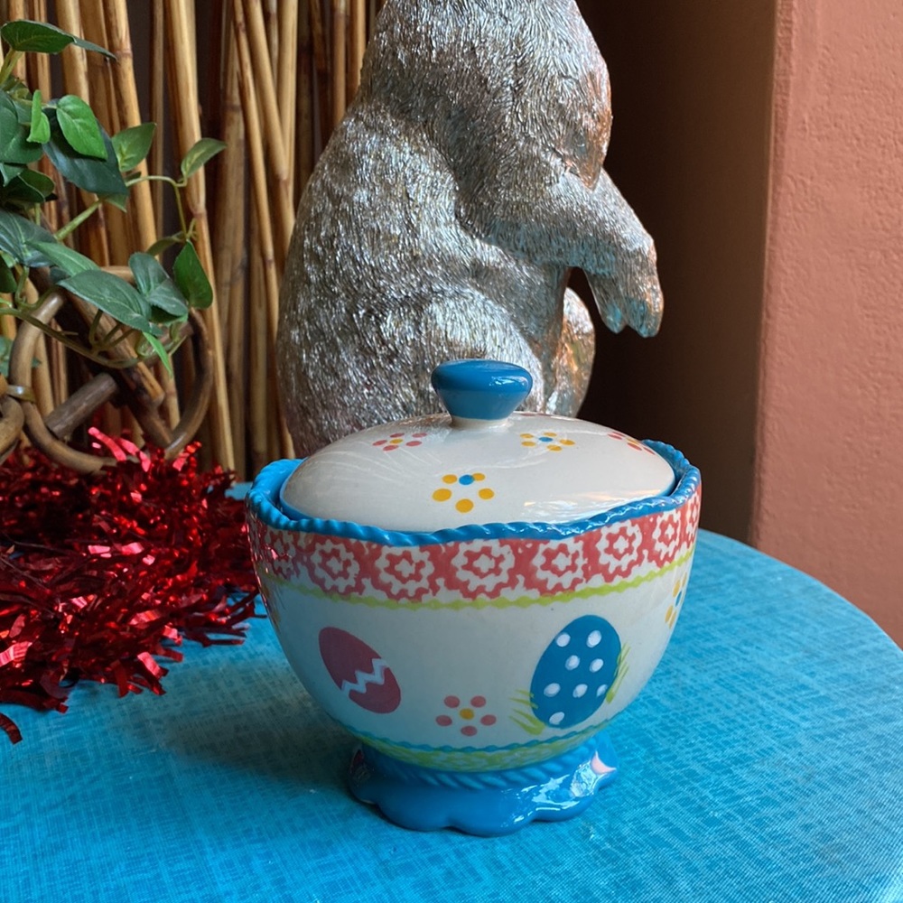 Temp-tations Egg Hunt Covered dish 10 oz